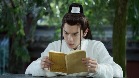 チャン・ルオユン演じる徐鳳年。(c)New Classics Media