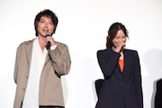 左から藤原竜也、広瀬アリス