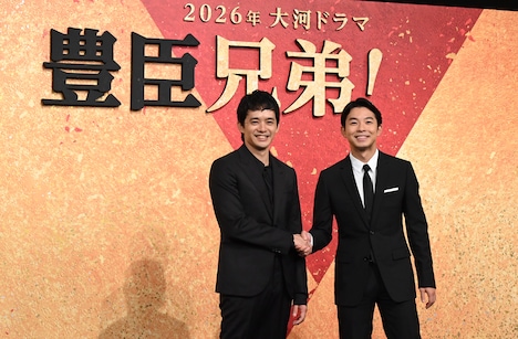 左から池松壮亮、仲野太賀