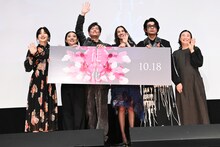 「徒花-ADABANA-」舞台挨拶の様子。左から斉藤由貴、三浦透子、井浦新、水原希子、永瀬正敏、甲斐さやか