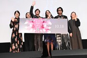 「徒花-ADABANA-」舞台挨拶の様子。左から斉藤由貴、三浦透子、井浦新、水原希子、永瀬正敏、甲斐さやか