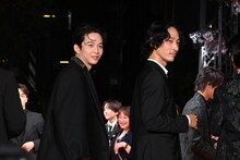 鈴木仁（左）と上杉柊平（右）