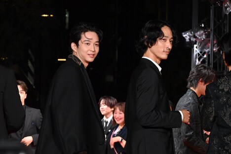 鈴木仁(左)と上杉柊平(右)