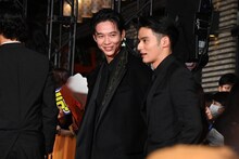 左から鈴木仁、水上恒司