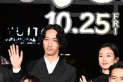 左から上杉柊平、河合優実