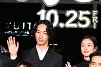 左から上杉柊平、河合優実