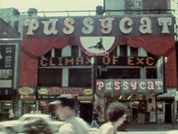 「エニバディズ・ウーマン」場面写真