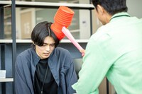 「デスゲームで待ってる」より、日向亘演じる戸村匠真（奥）