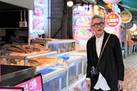 海雲台市場を訪れた松重豊