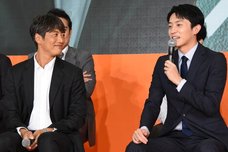 秋の目標として「一緒にドライブに行く」を掲げた反町隆史（左）と杉野遥亮（右）