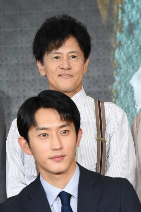 橋本じゅん（奥）、杉野遥亮（手前）