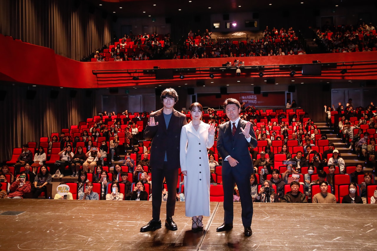 有村架純＆坂口健太郎が韓国語で挨拶、「さよならのつづき」釜山国際映画祭でお披露目
