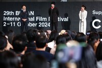 「さよならのつづき」アウトドアグリーティングの様子