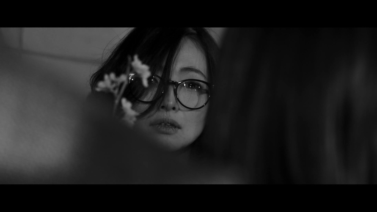 映画「愛の茶番 It Must Be Love」場面写真