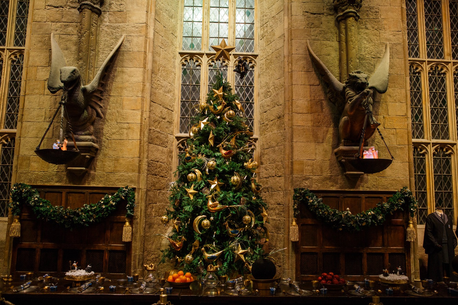 「ホグワーツ・イン・ザ・スノー」より、ツリー Warner Bros. Studio Tour London – The Making of Harry Potter.