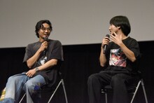 磯村勇斗（左）に褒められた三河悠冴（右）