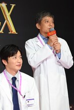 左から田中圭、勝村政信