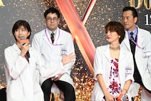 左から内田有紀、鈴木浩介、米倉涼子、遠藤憲一