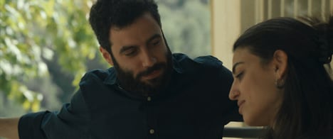 「ハッピー・ホリデーズ」場面写真