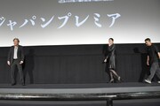 ひと足早くステージに上がったチェ・ミンシク(左)