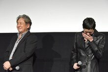 チェ・ミンシク（左）のジョークがツボにハマったキム・ゴウン（右）