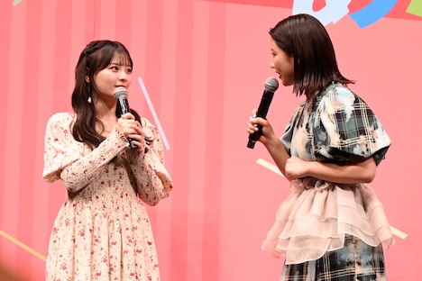 左から齊藤なぎさ、渡邉美穂