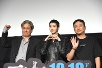 思い思いのポーズを取るチェ・ミンシク（左）、キム・ゴウン（中央）、チャン・ジェヒョン（右）