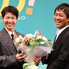 INI木村柾哉がサプライズに子犬のような笑顔、渡邉美穂らと「あたしの!」完成喜ぶ
