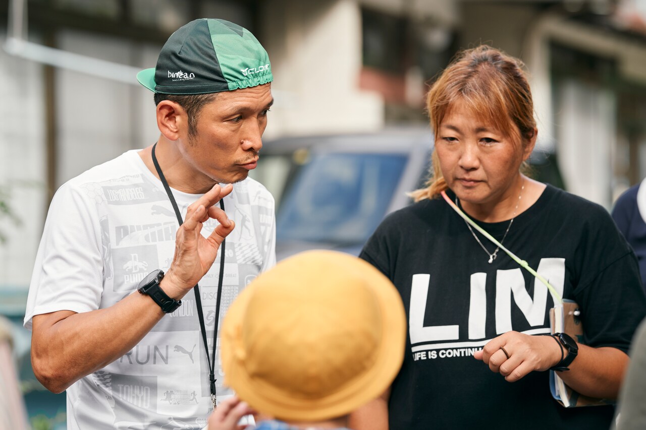 「ぼくが生きてる、ふたつの世界」の手話演出を担った早瀬憲太郎(左)、石村真由美(右)