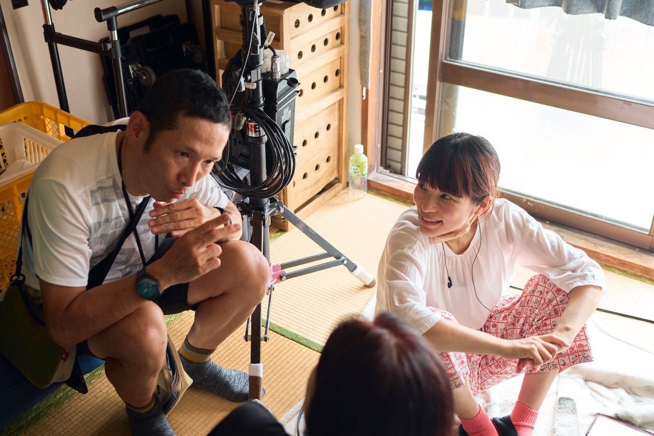 「ぼくが生きてる、ふたつの世界」メイキング写真より、早瀬憲太郎(左)と呉美保(右)