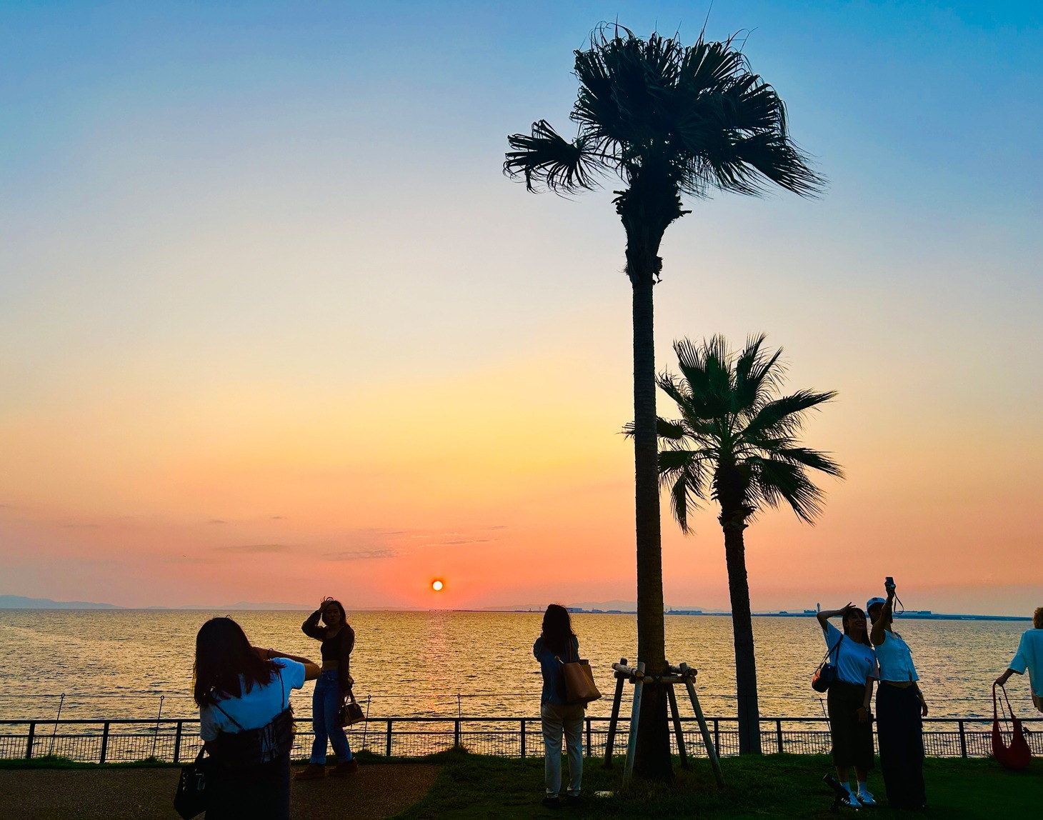 大阪湾に沈む夕日