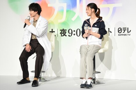 左から松下洸平、森川葵