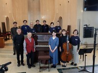 足踏みオルガンのコンサートの様子