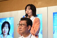 森田望智（奥）