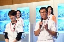 左から岡田将生、中井貴一