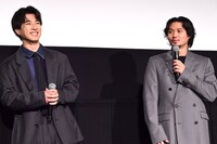 左から福山翔大、磯村勇斗