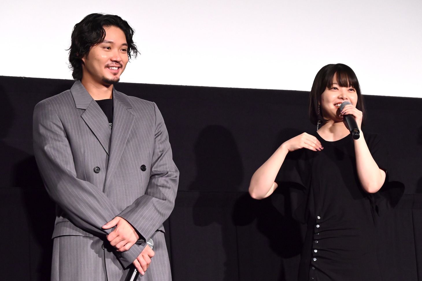 左から磯村勇斗、岸井ゆきの