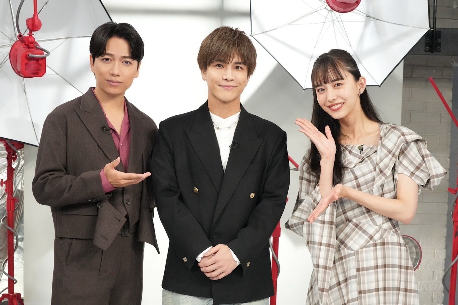 左から山崎育三郎、岩田剛典、井桁弘恵