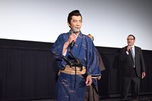 “心配無用ノ介”の口上を披露する田村ツトム