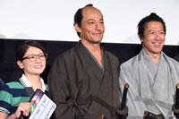 左から沙倉ゆうの、山口馬木也、冨家ノリマサ