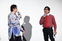 左から堂本剛、おいでやす小田