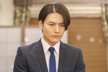 若杉慎之介役の蕨野友也