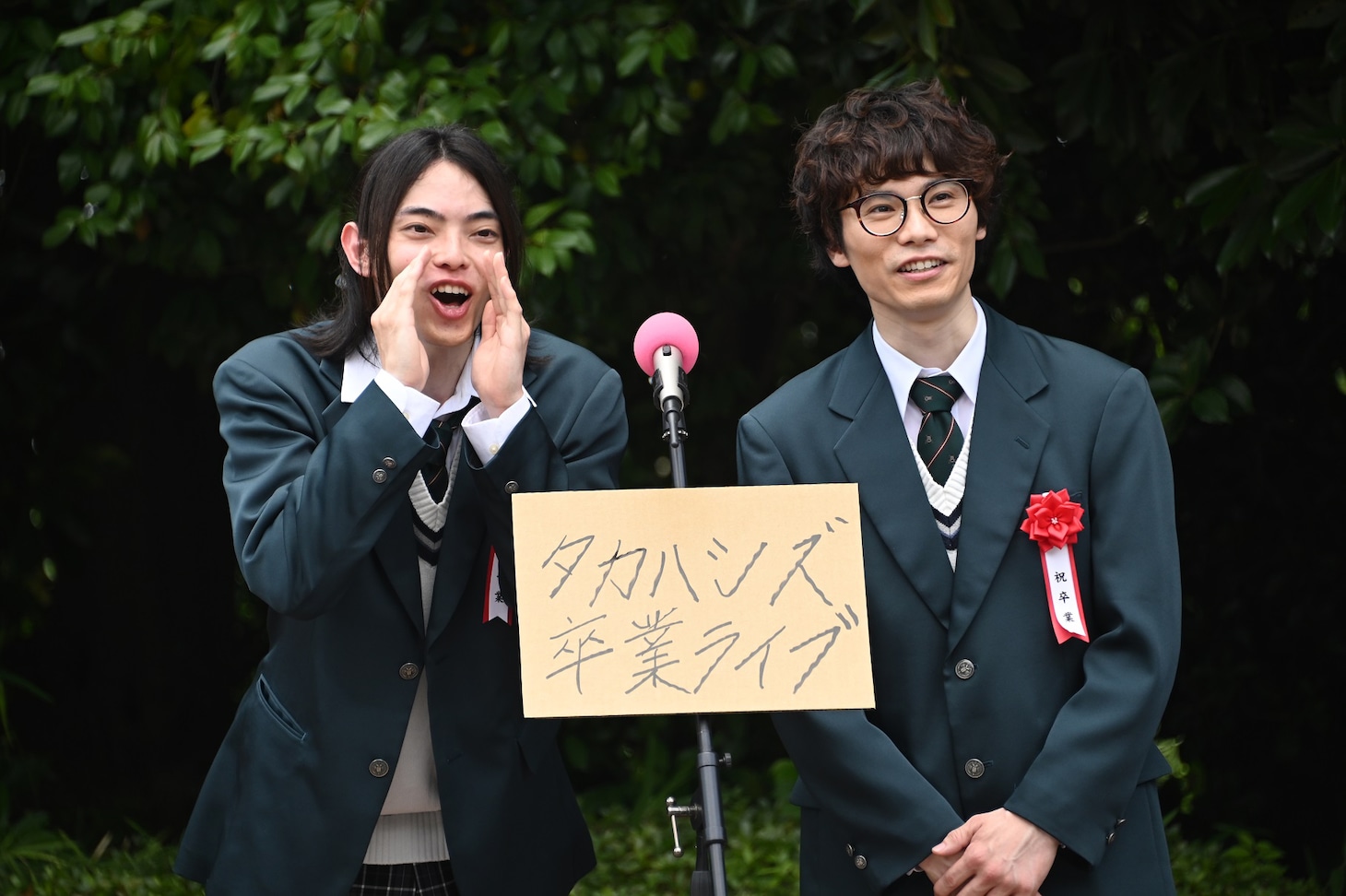鈴木浩文（右）、タカハシシンノスケ（左）が演じるタカハシズ