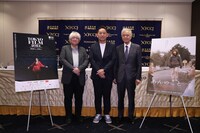 左からプログラミングディレクターの市山尚三、映画監督の入江悠、チェアマンの安藤裕康