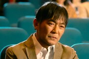 「追想ジャーニー リエナクト」より、現代の横田雄二を演じる渡辺いっけい