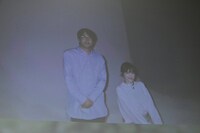 左から森井勇佑、綾瀬はるか