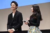 左から佐野勇斗、清原果耶