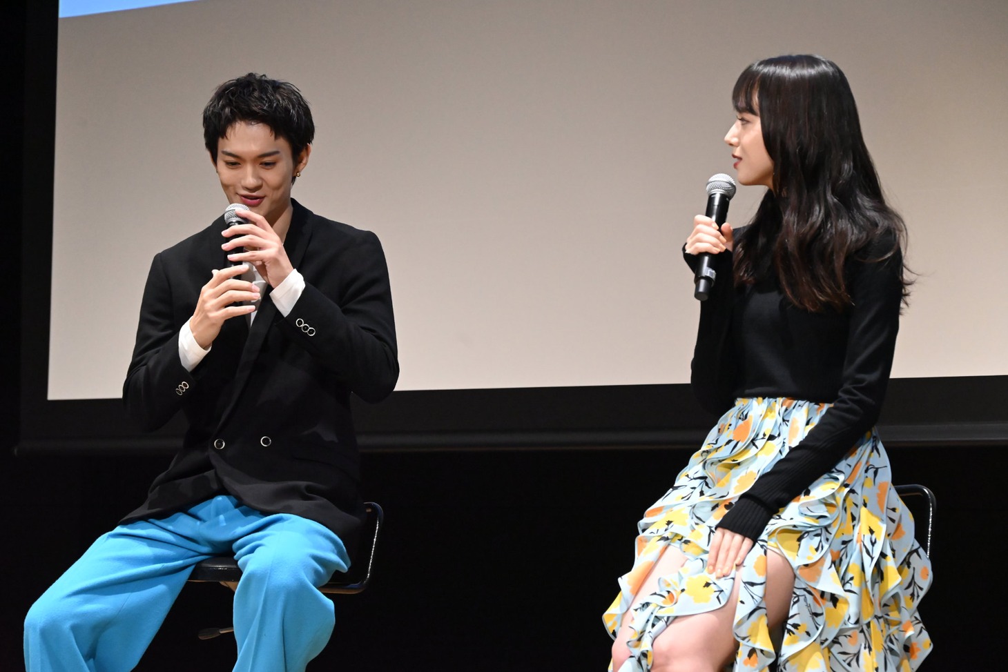 左から佐野勇斗、清原果耶