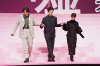 左から倉悠貴、佐野勇斗、浜辺美波