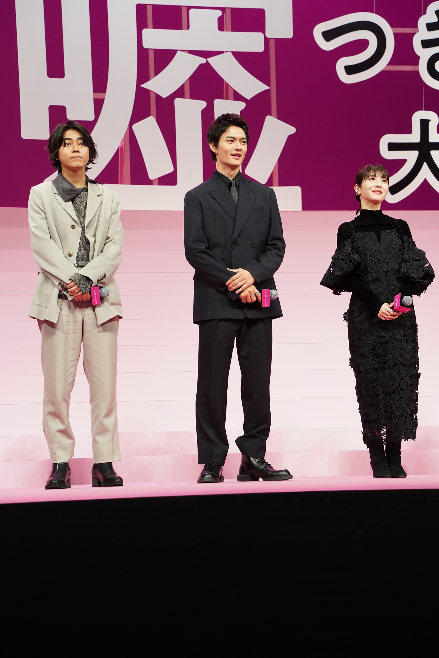 左から倉悠貴、佐野勇斗、浜辺美波